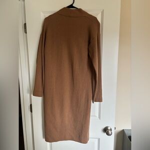 Camel birch cardigan from Aritzia 
Size small
Good condition